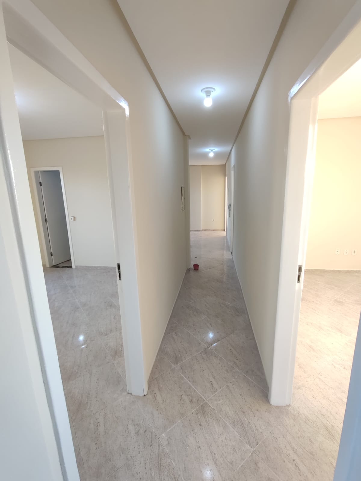 Aluga  Apartamento com 3/4 no Bairro Alamar (3º ANDAR)