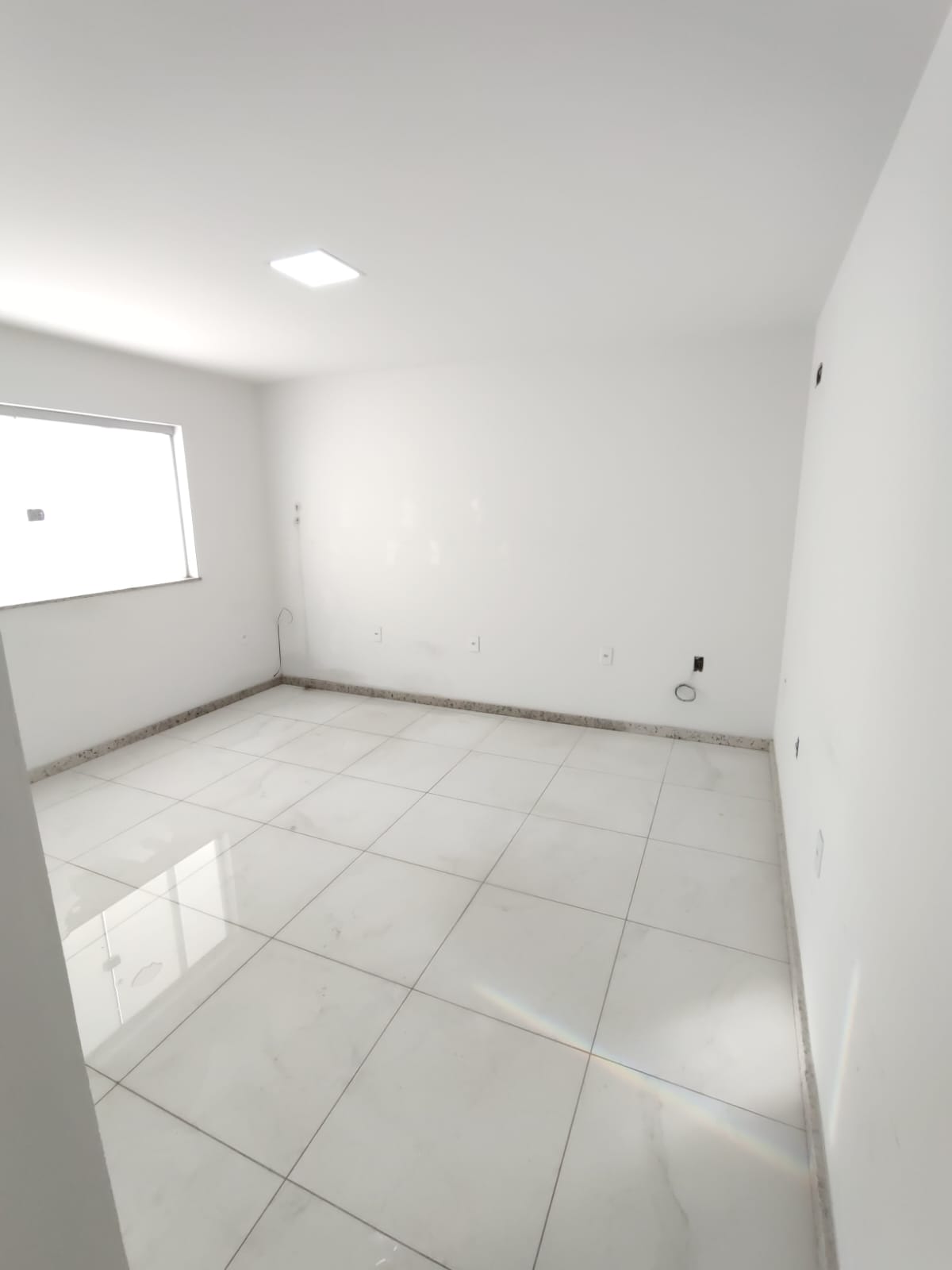 Aluga Sala Comercial na Av. Duque de Caxias no Centro (2º Andar)