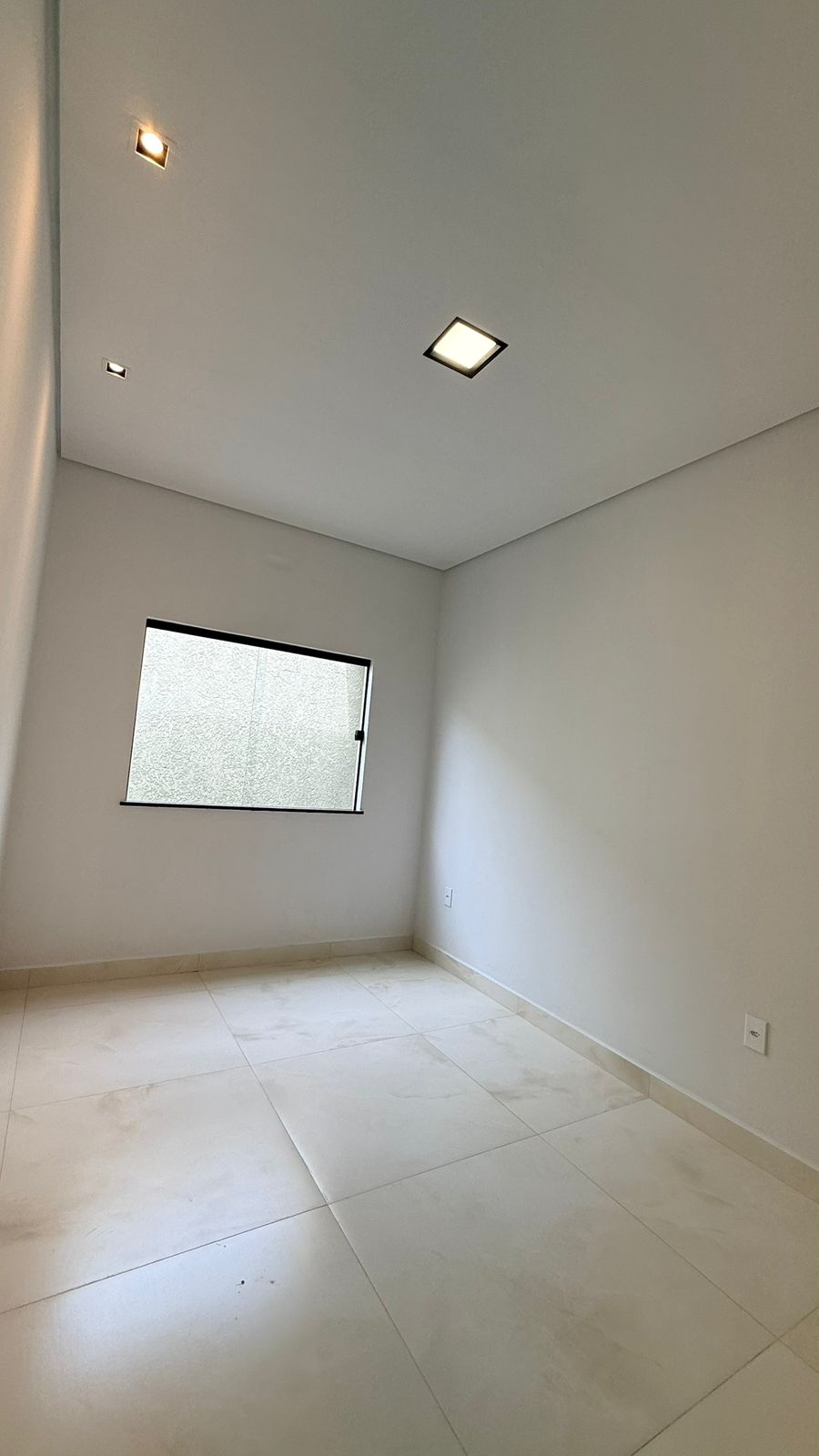 Casa moderna no bairro Jardim América II.