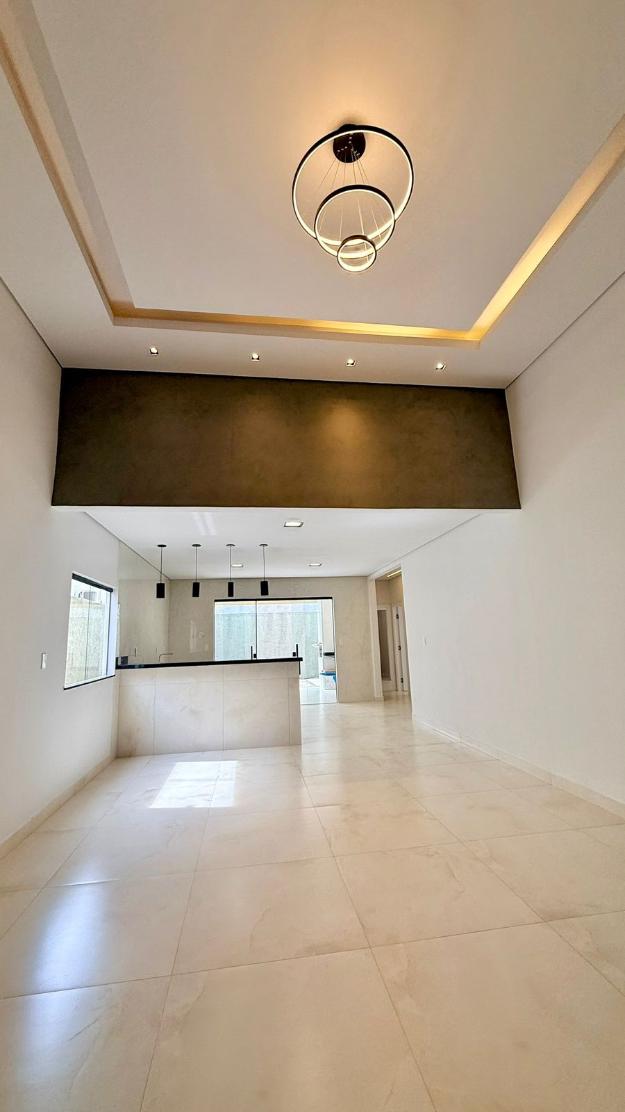 Casa moderna no bairro Jardim América II.