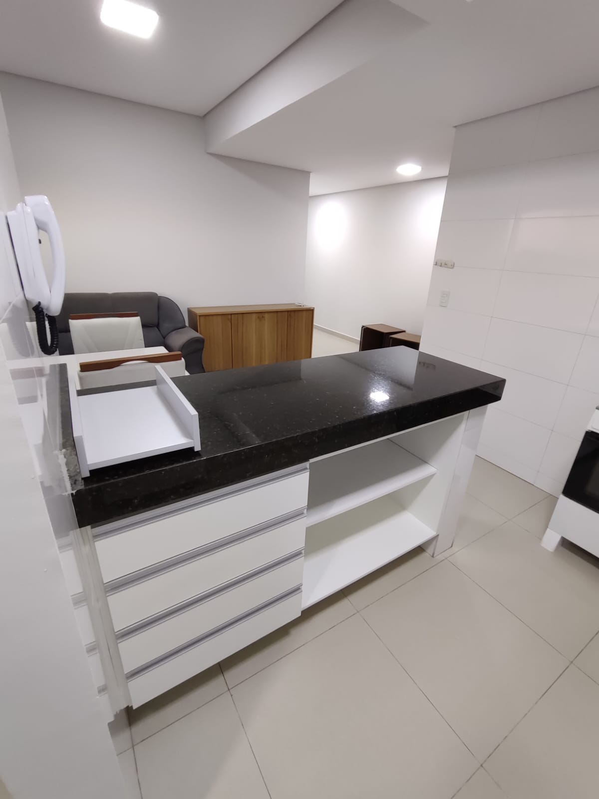 Aluga Apartamento mobiliado de 2/4 no Centro (2º Andar - Próx. faculdade Pitágoras)