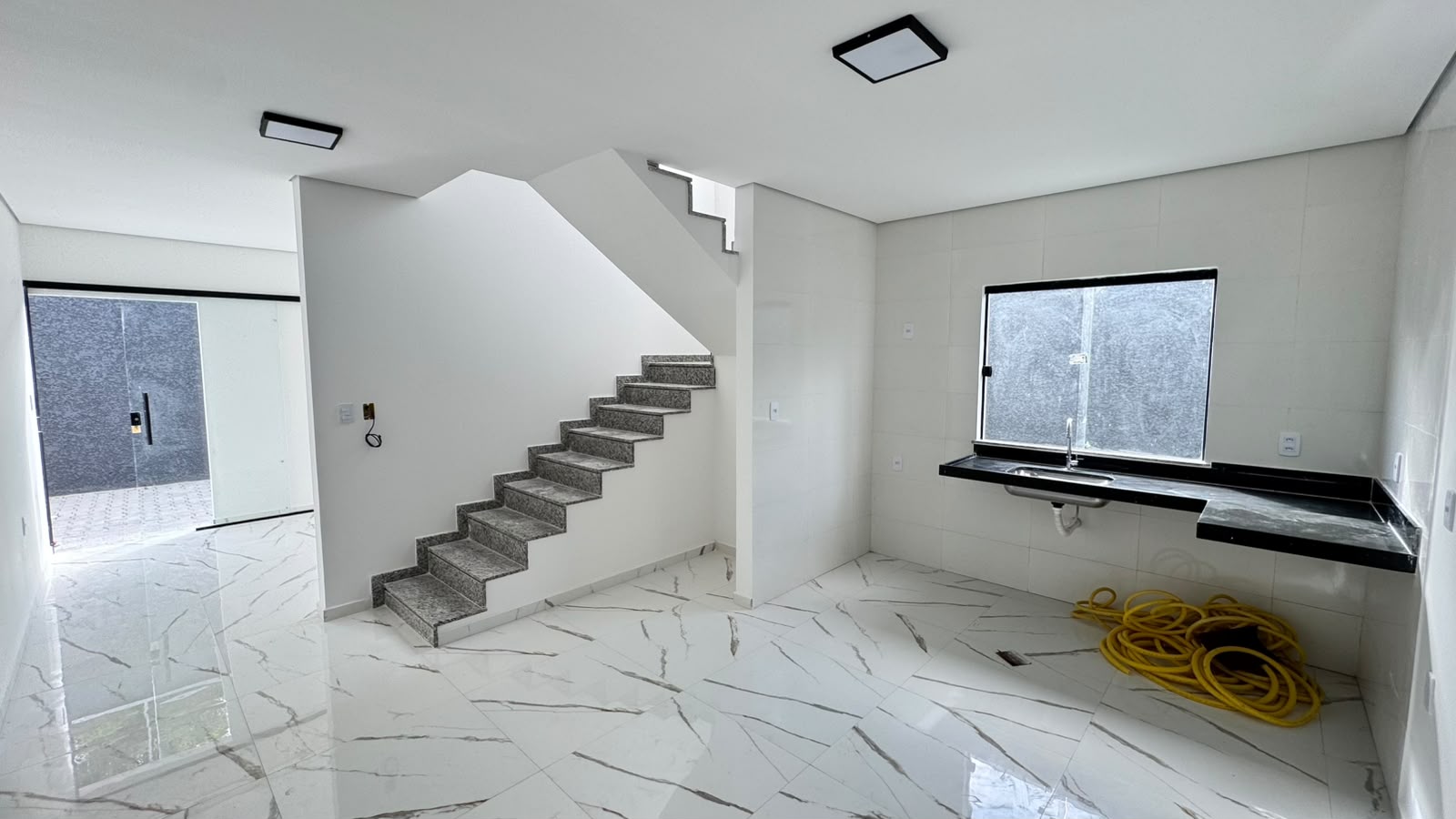 Vende Duplex no Bairro Colonial