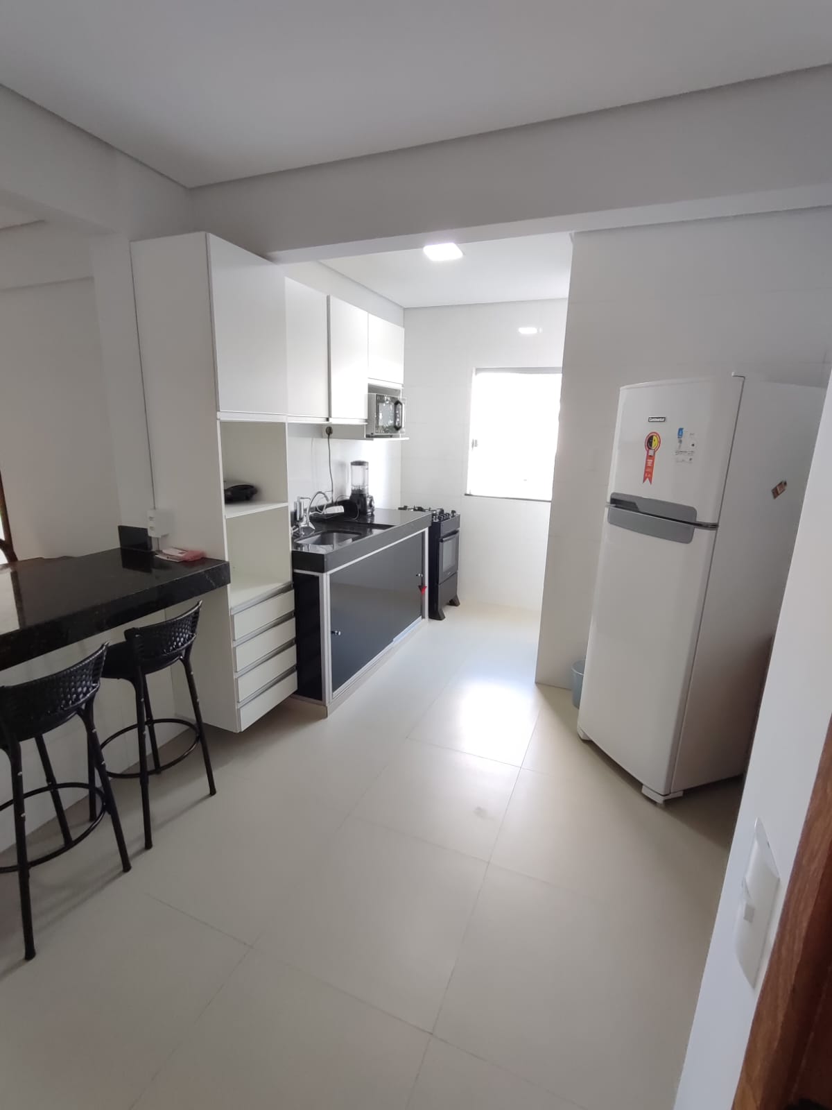 Aluga Apartamento mobiliado de 2/4 no Centro (1º Andar - Próx. faculdade Pitágoras)