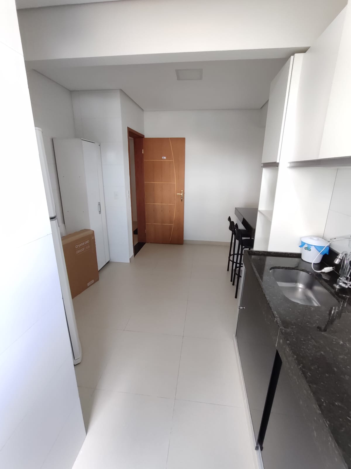 Aluga Apartamento mobiliado de 2/4 no Centro (1º Andar - Próx. faculdade Pitágoras)