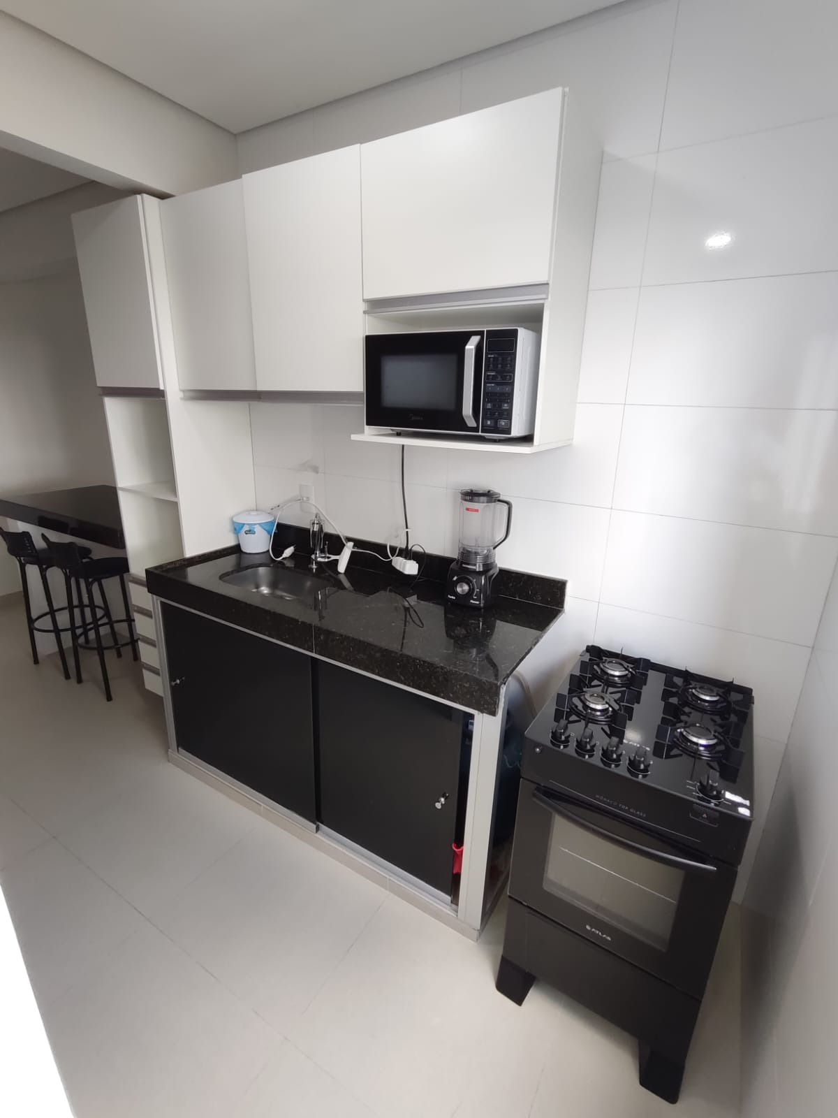 Aluga Apartamento mobiliado de 2/4 no Centro (1º Andar - Próx. faculdade Pitágoras)