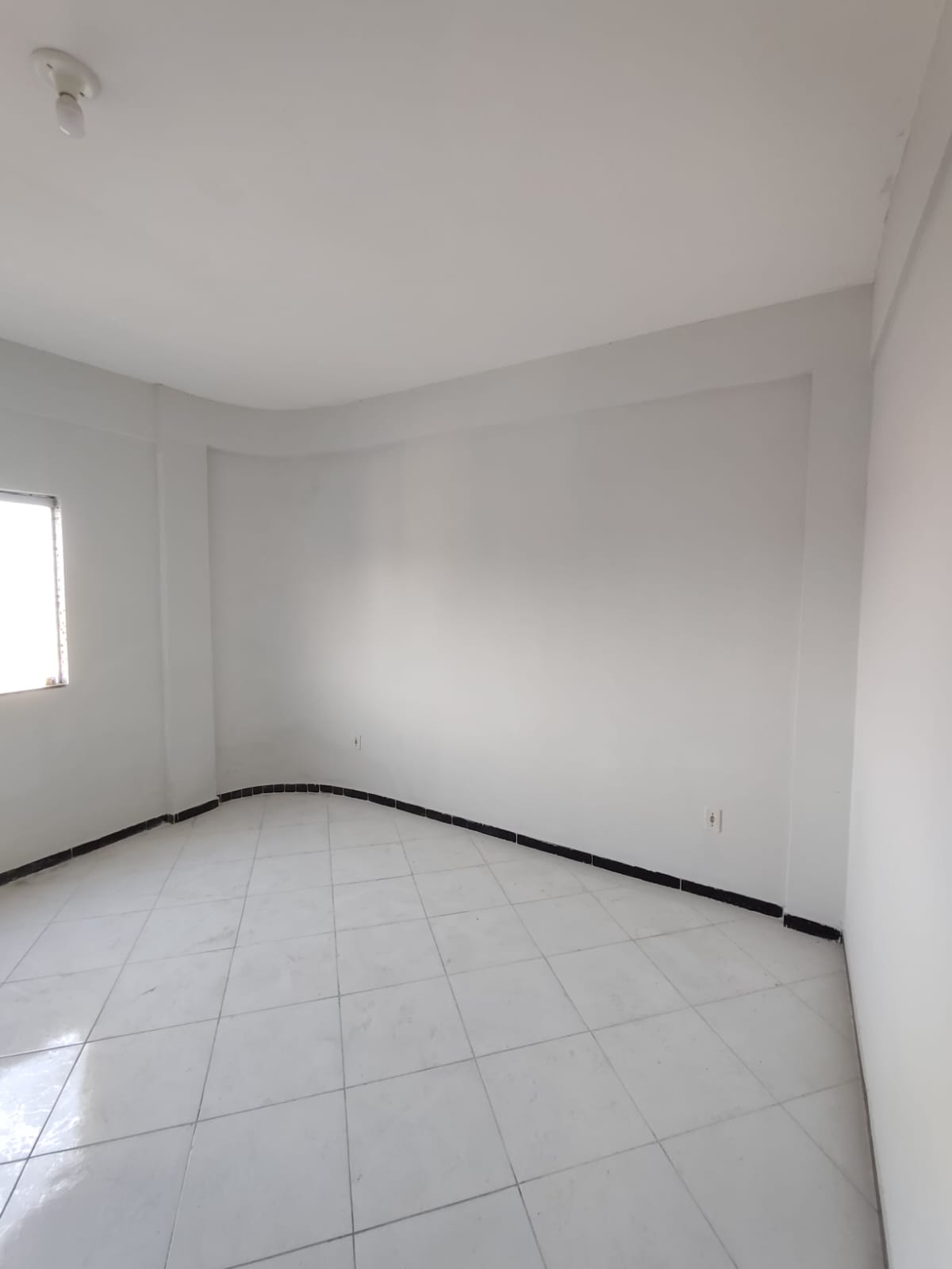 Aluga  Apartamento no Bairro Dinah Borges (SEM GARAGEM)