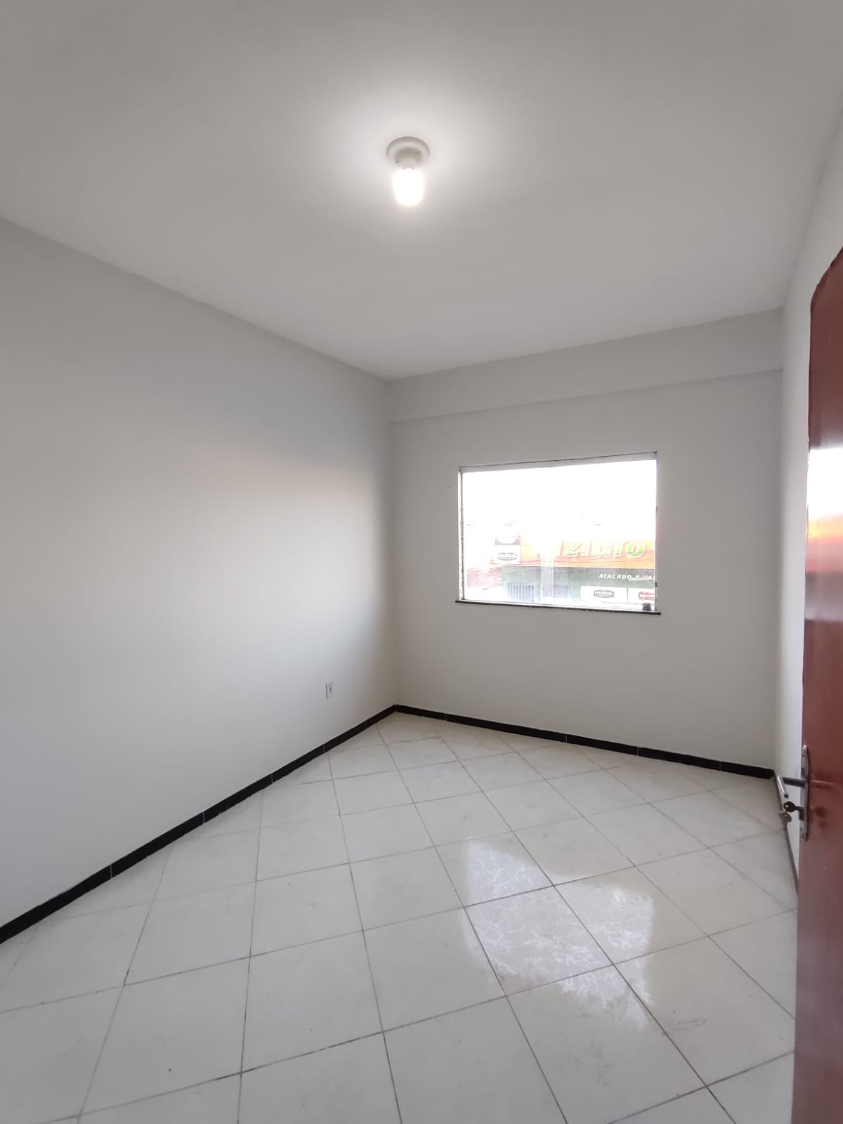 Aluga  Apartamento no Bairro Dinah Borges (SEM GARAGEM)