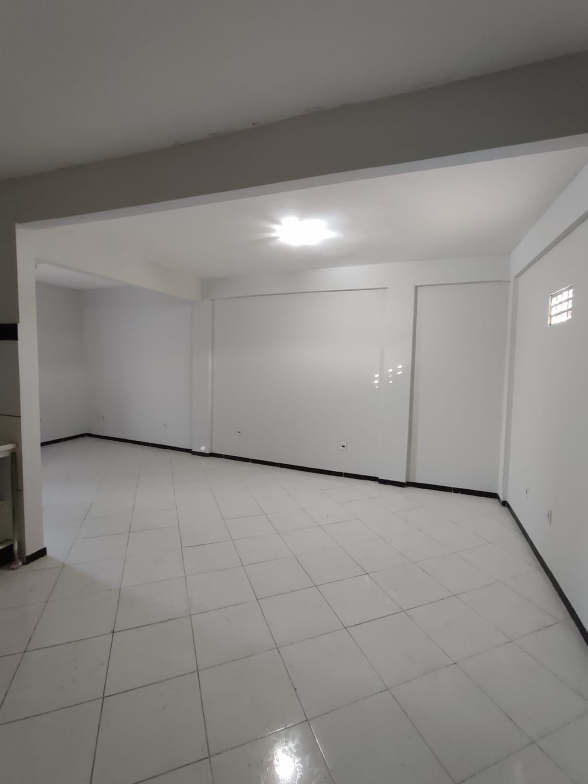 Aluga  Apartamento no Bairro Dinah Borges (SEM GARAGEM)