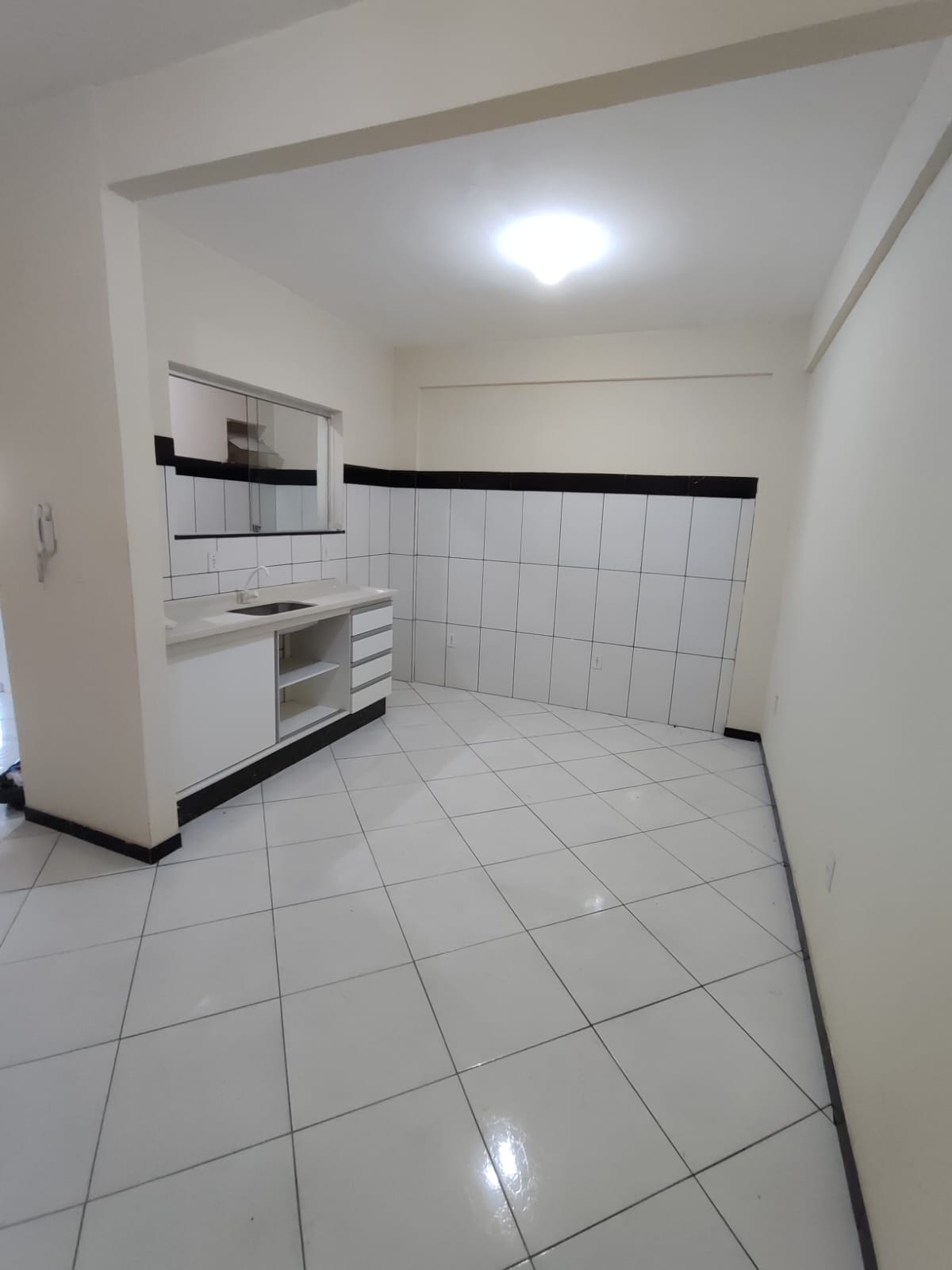 Aluga  Apartamento no Bairro Dinah Borges (SEM GARAGEM)