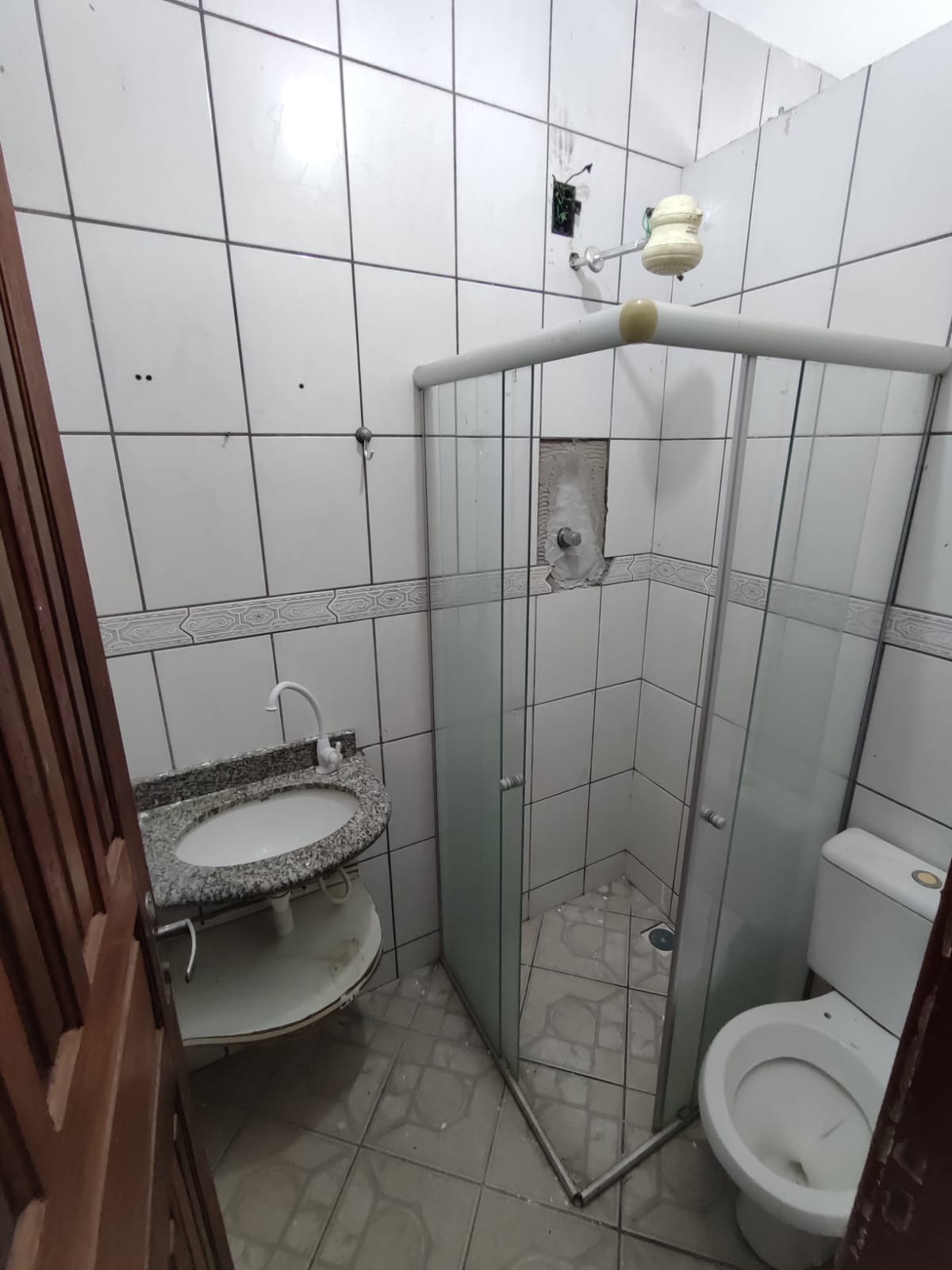 Aluga Apartamento com 3/4 (sendo 2 suítes) no Centro (3º andar)