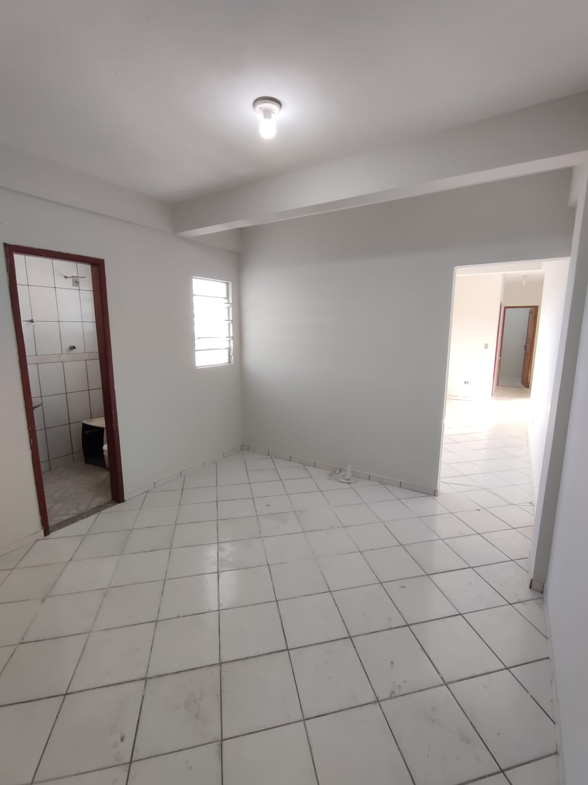Aluga Apartamento com 3/4 (sendo 2 suítes) no Centro (3º andar)
