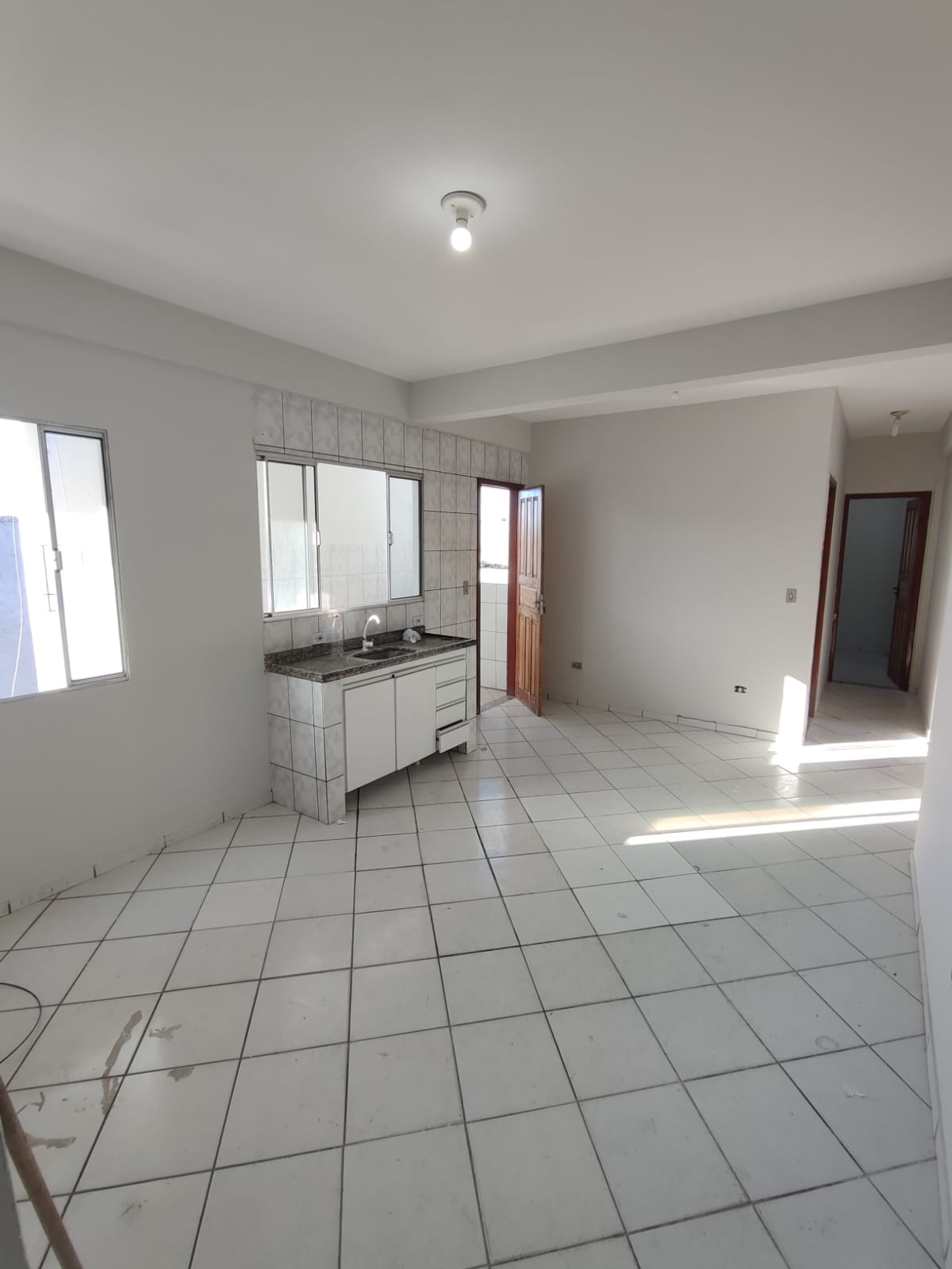 Aluga Apartamento com 3/4 (sendo 2 suítes) no Centro (3º andar)