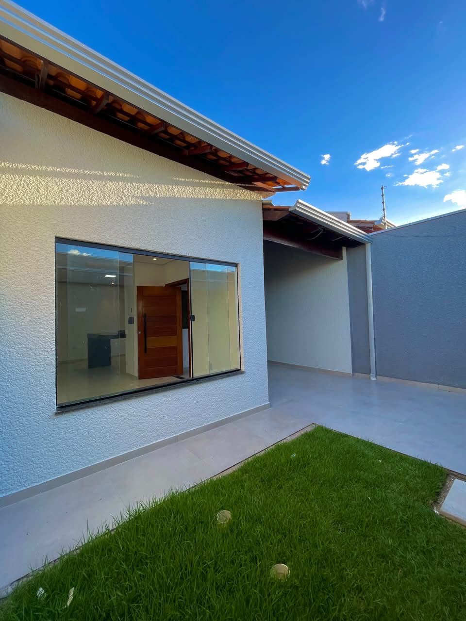 Vende linda casa no Bairro Encanto das Águas 