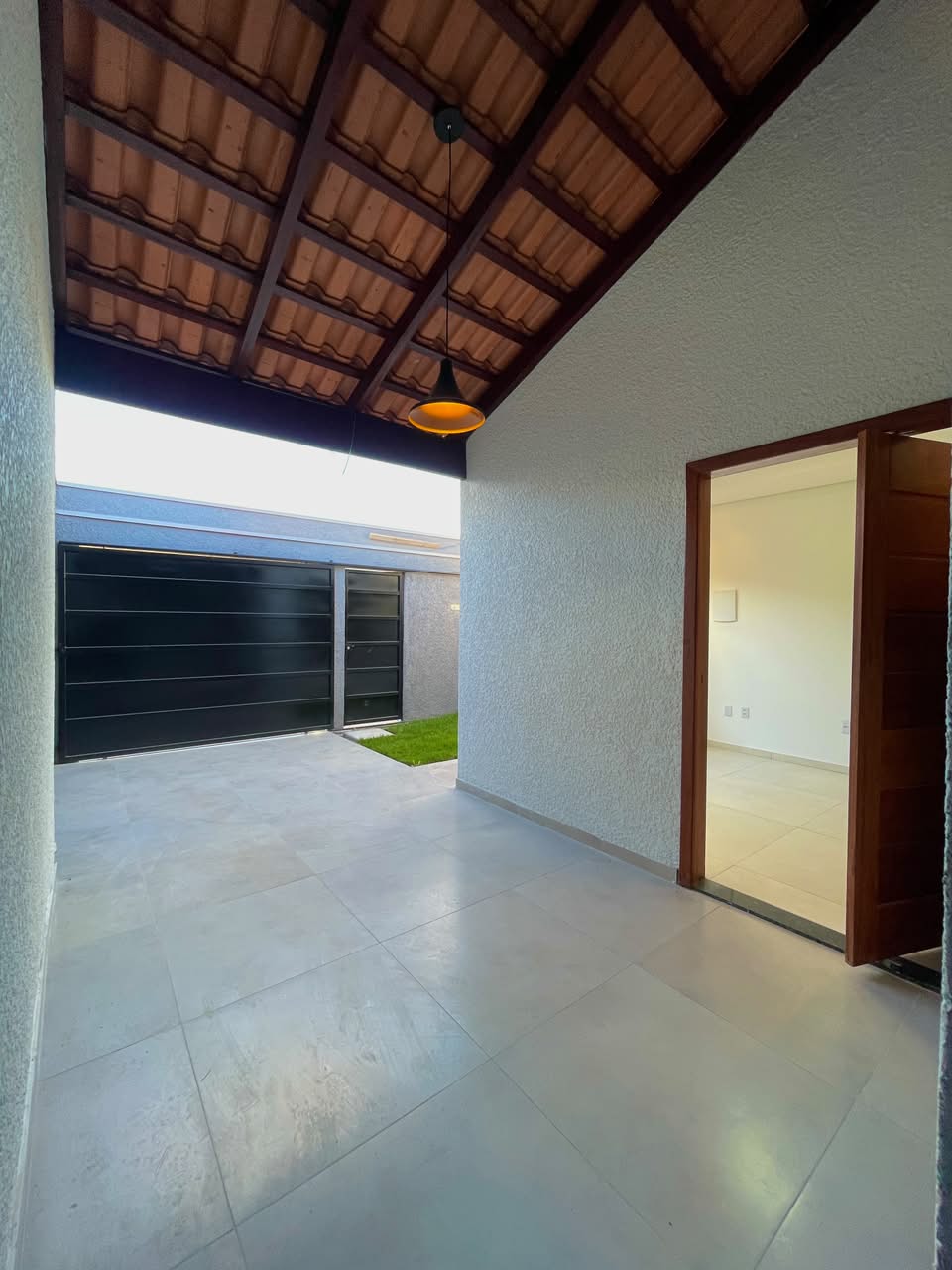 Vende linda casa no Bairro Encanto das Águas 
