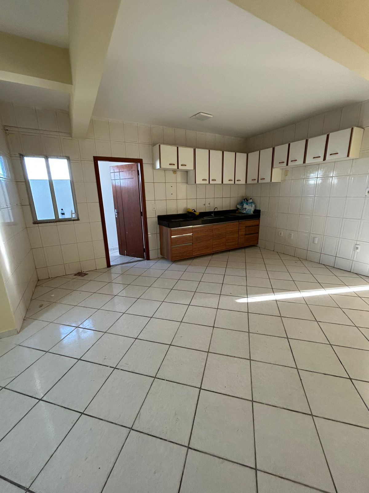 Aluga Apartamento Amplo no Centro