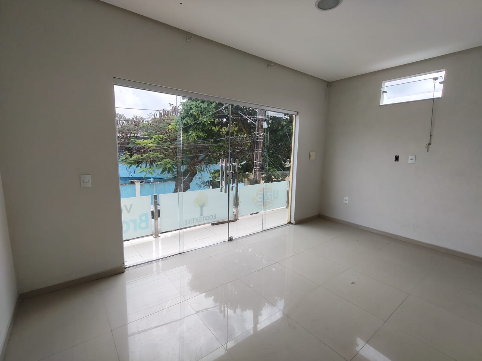 Vende Casa Duplex Comercial no Dinah Borges