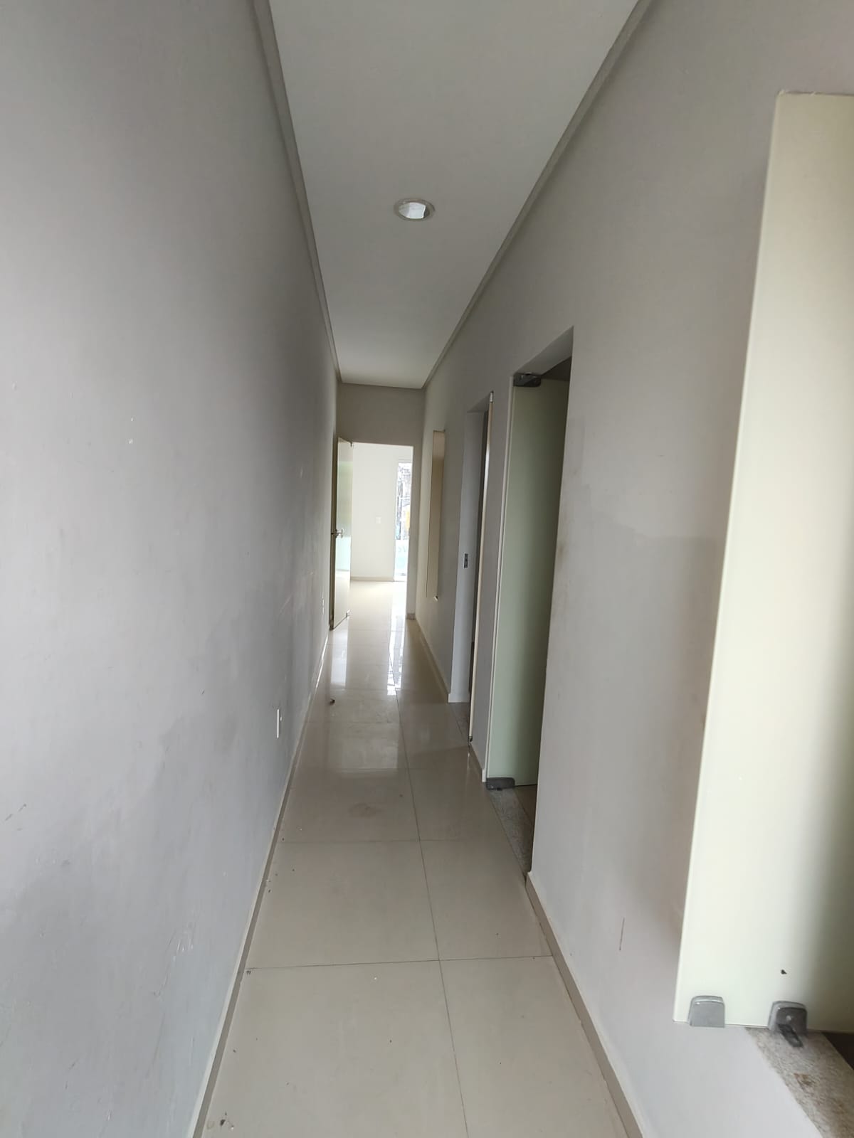 Vende Casa Duplex Comercial no Dinah Borges