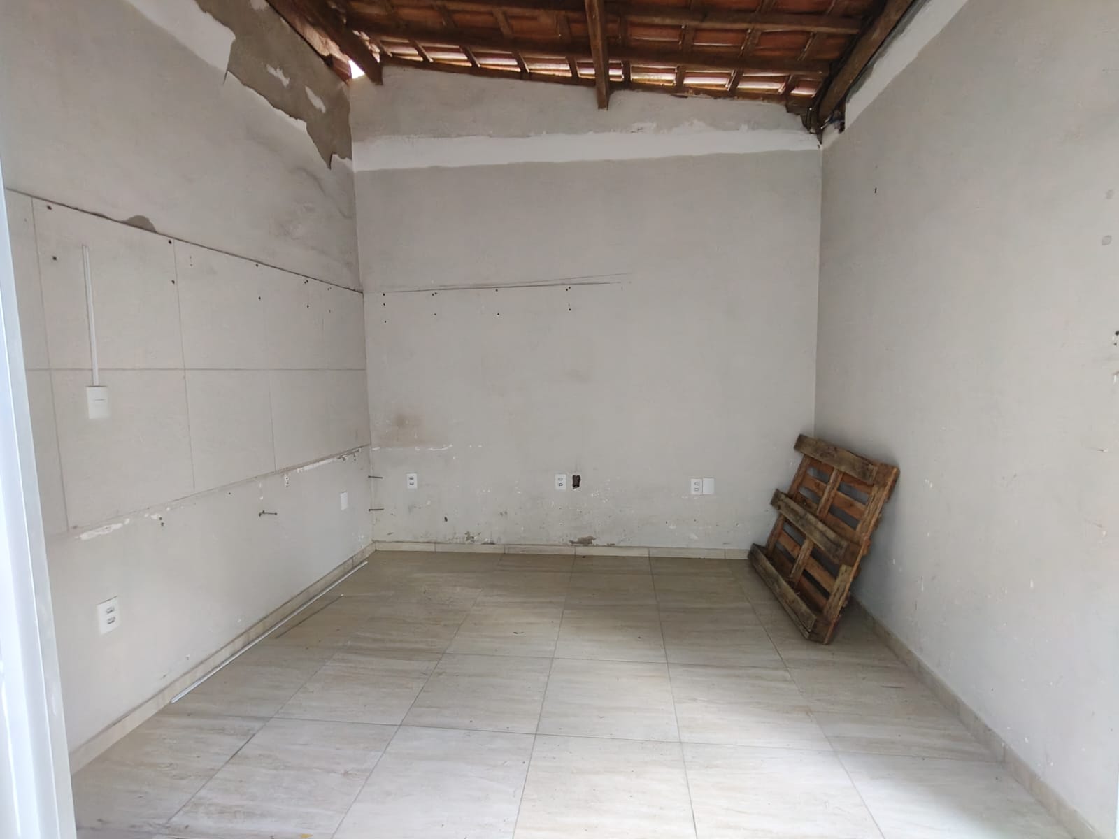 Vende Casa Duplex Comercial no Dinah Borges