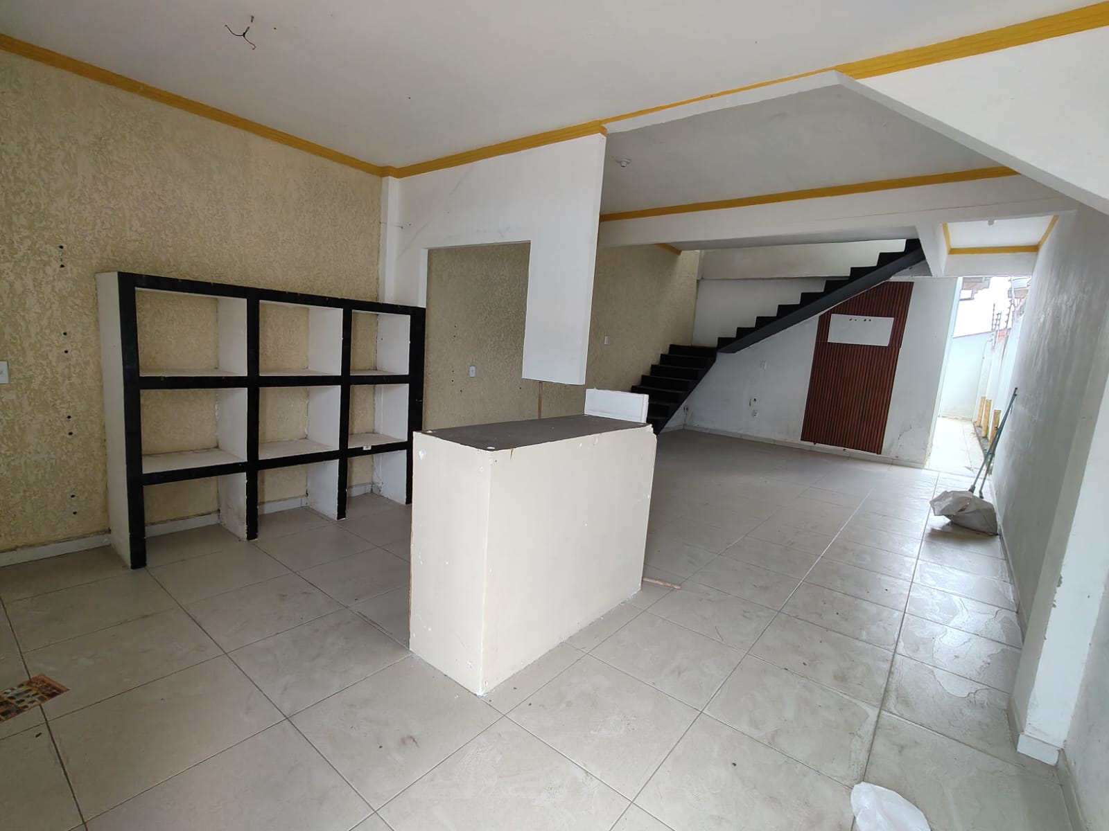 Vende Casa Duplex Comercial no Dinah Borges