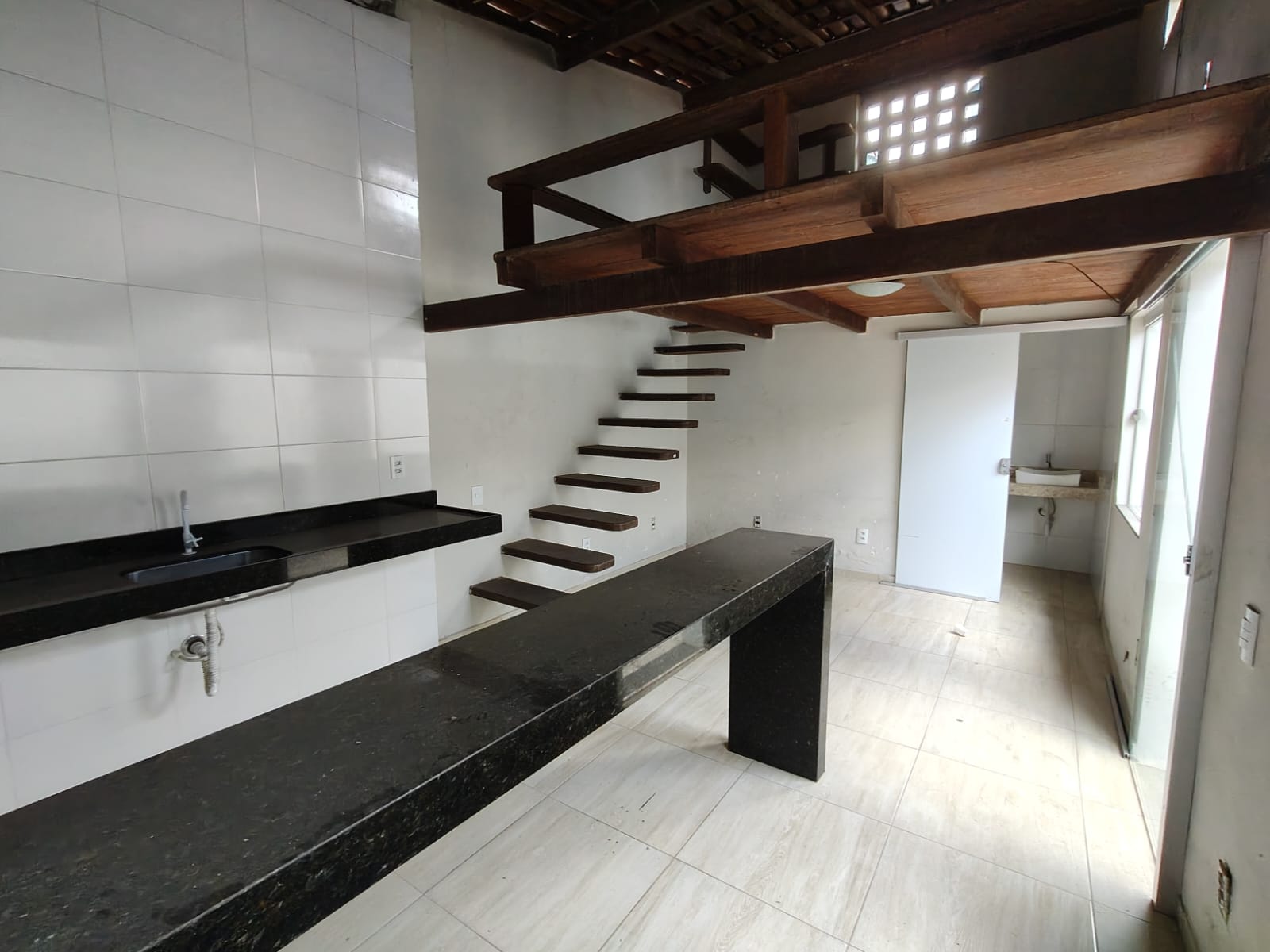Vende Casa Duplex Comercial no Dinah Borges