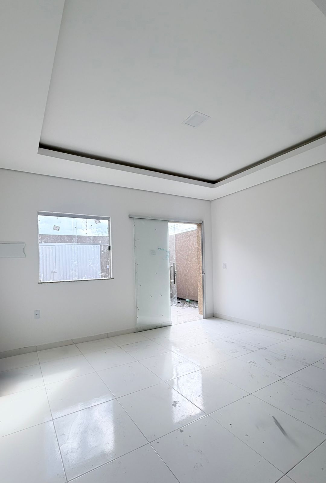 Vende Casa Nova no Itapoã