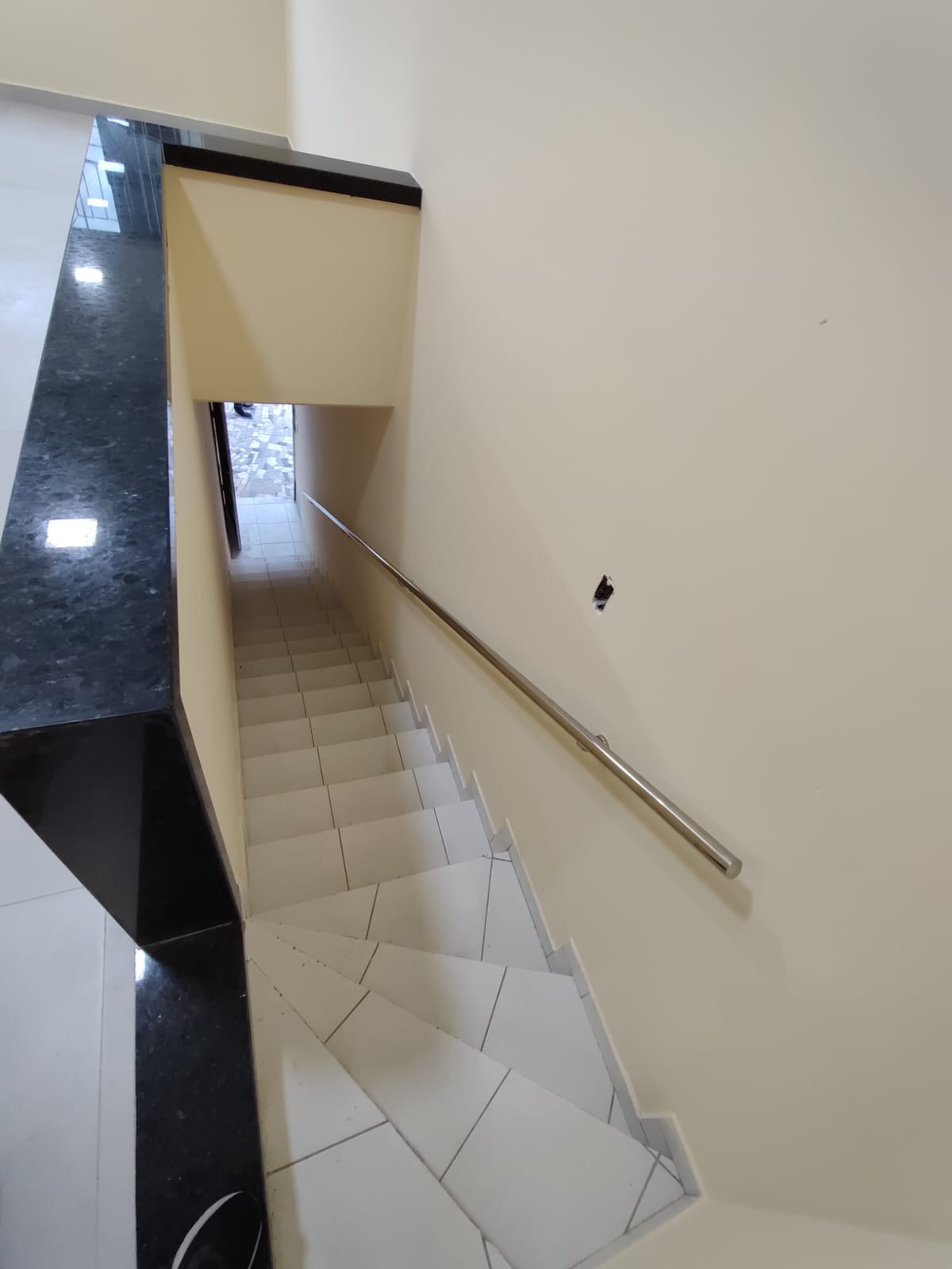 Aluga-se Apartamento Moderno no Centro (em frente ao Supermercado Rondelli)