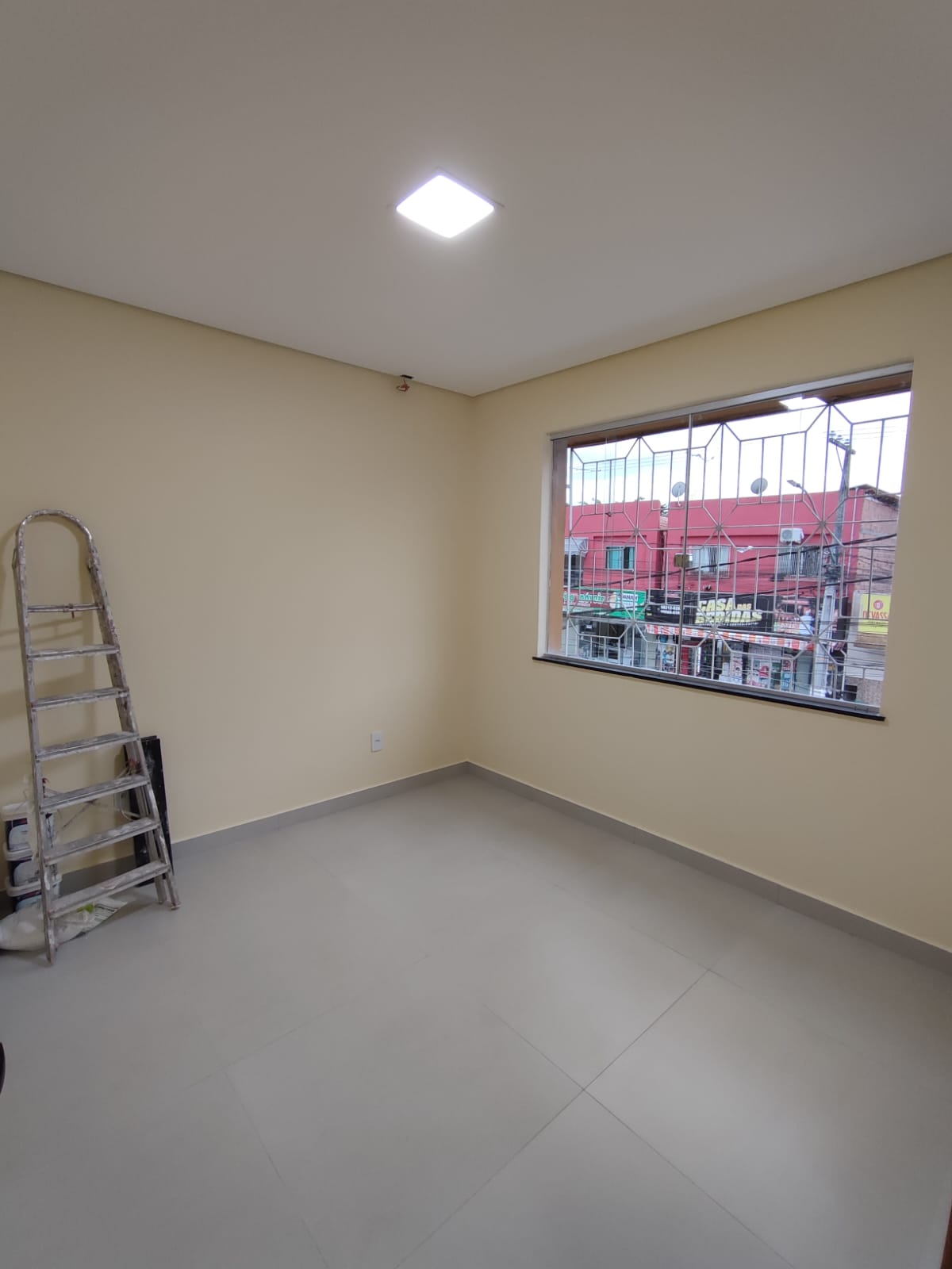 Aluga-se Apartamento Moderno no Centro (em frente ao Supermercado Rondelli)