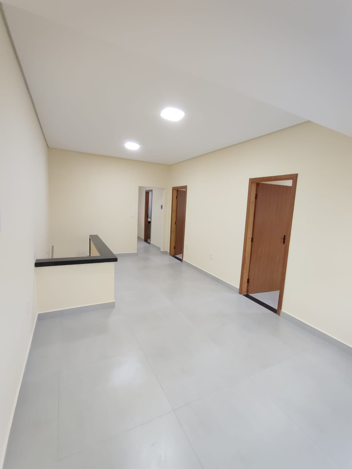 Aluga-se Apartamento Moderno no Centro (em frente ao Supermercado Rondelli)