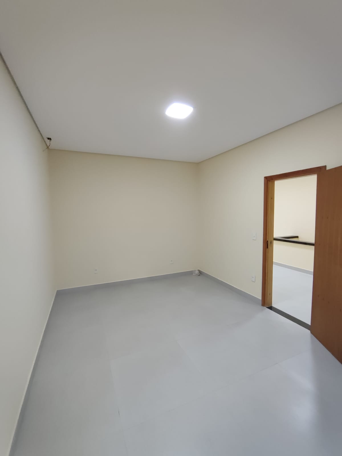 Aluga-se Apartamento Moderno no Centro (em frente ao Supermercado Rondelli)