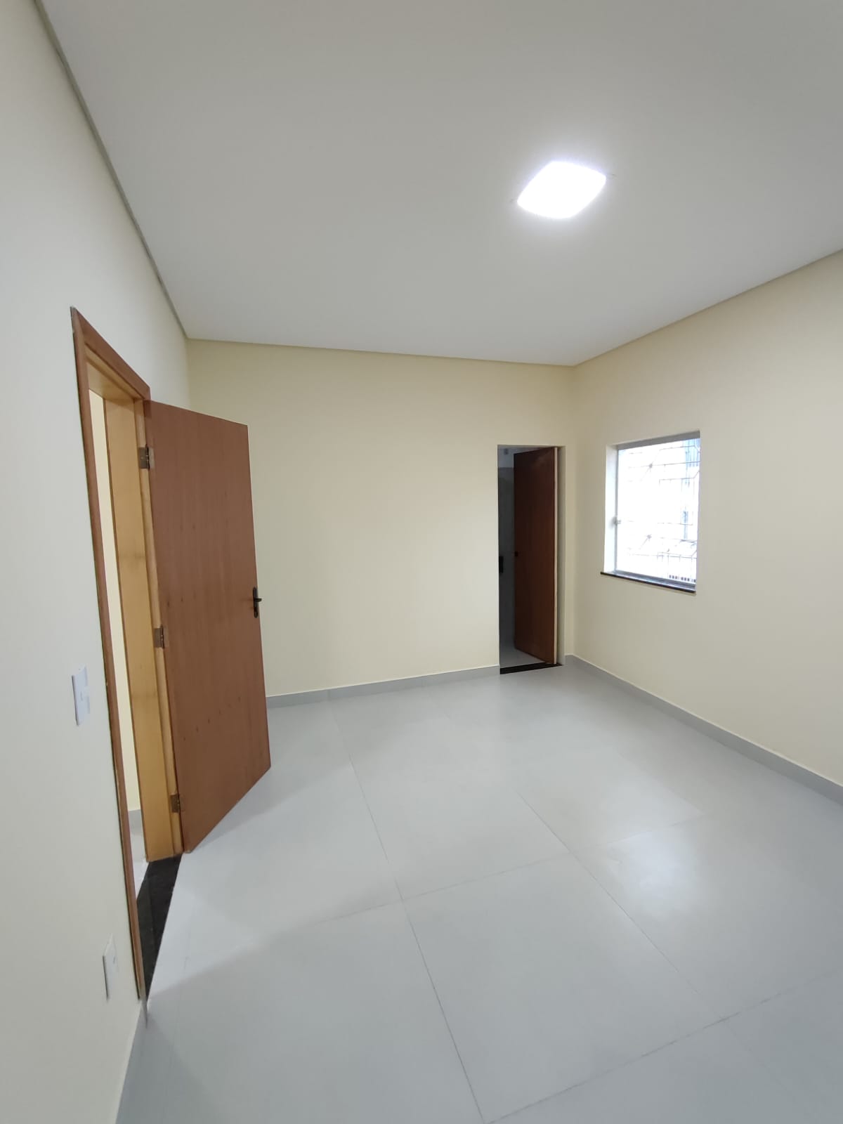 Aluga-se Apartamento Moderno no Centro (em frente ao Supermercado Rondelli)