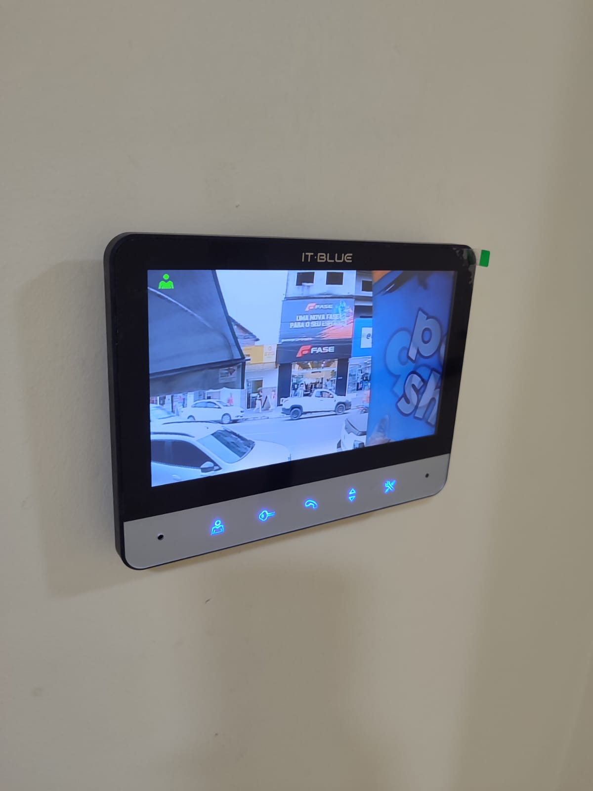 Aluga-se Apartamento Moderno no Centro (em frente ao Supermercado Rondelli)