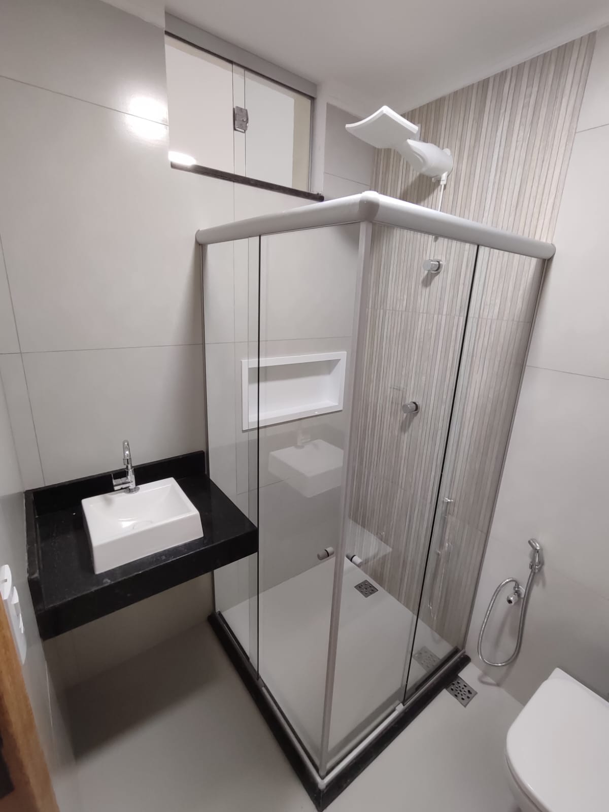 Aluga-se Apartamento Moderno no Centro (em frente ao Supermercado Rondelli)