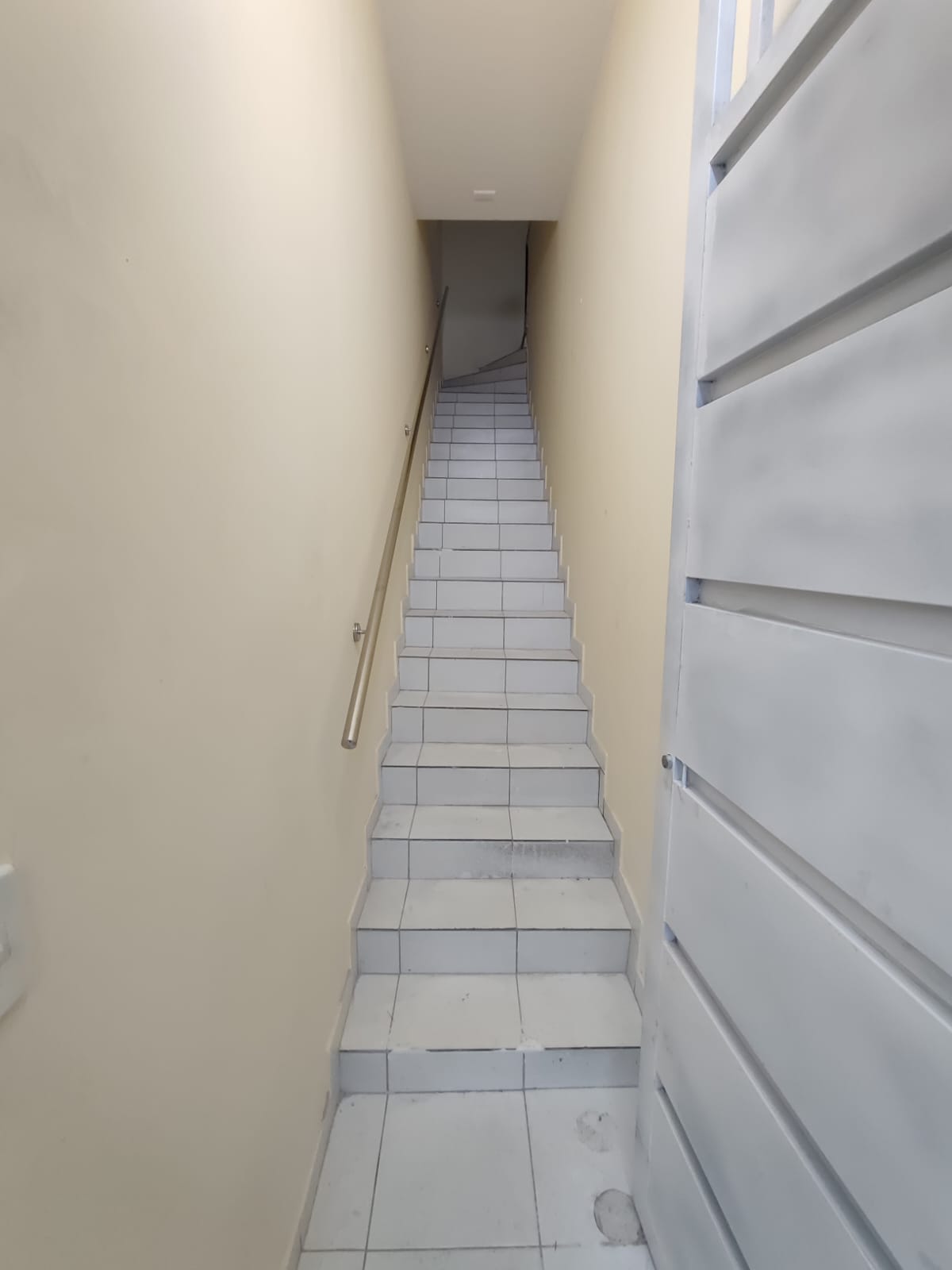 Aluga-se Apartamento Moderno no Centro (em frente ao Supermercado Rondelli)