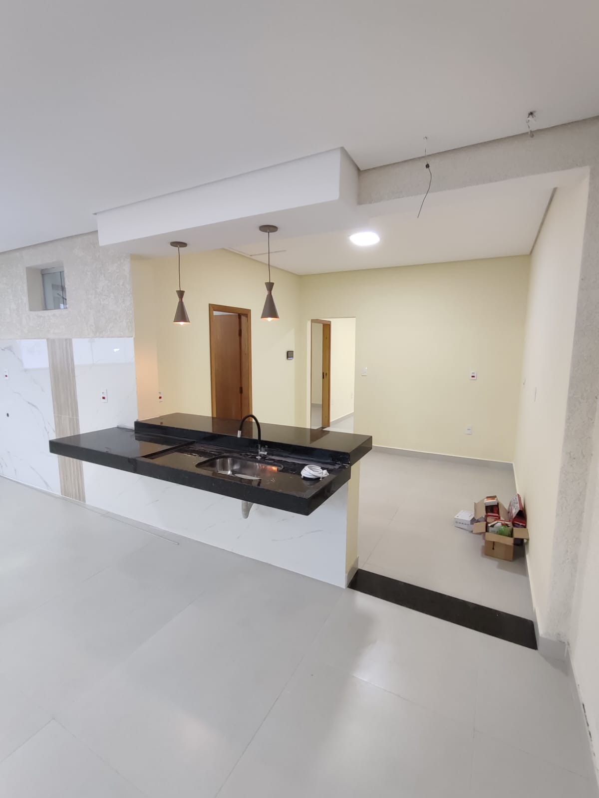 Aluga-se Apartamento Moderno no Centro (em frente ao Supermercado Rondelli)