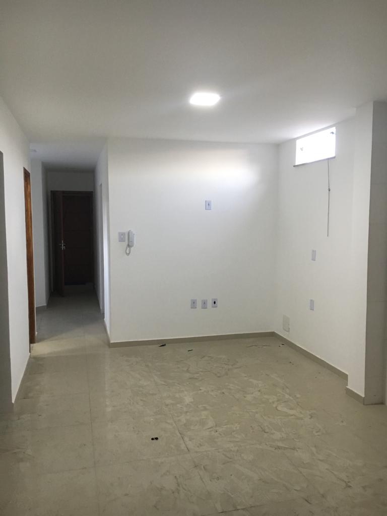 Aluga apartamento no Centro (sem garagem)