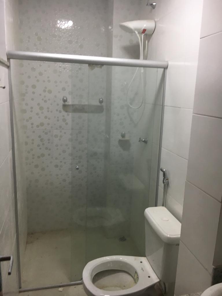 Aluga apartamento no Centro (sem garagem)