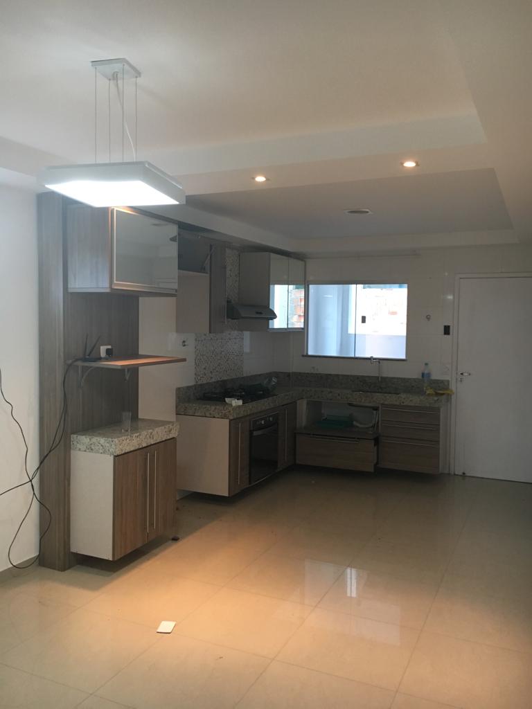 Aluga apartamento no Centro (sem garagem)