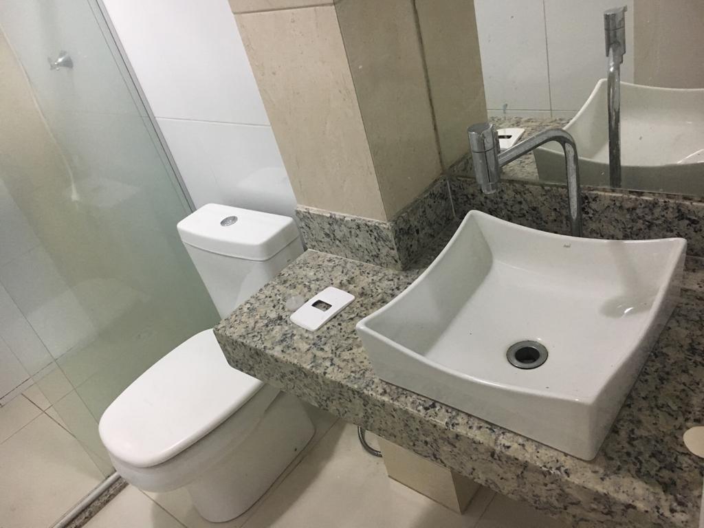 Aluga apartamento no Centro (sem garagem)