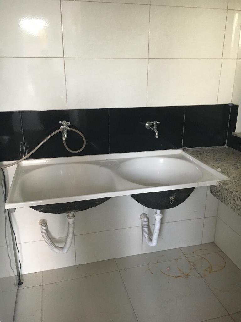 Aluga apartamento no Centro (sem garagem)