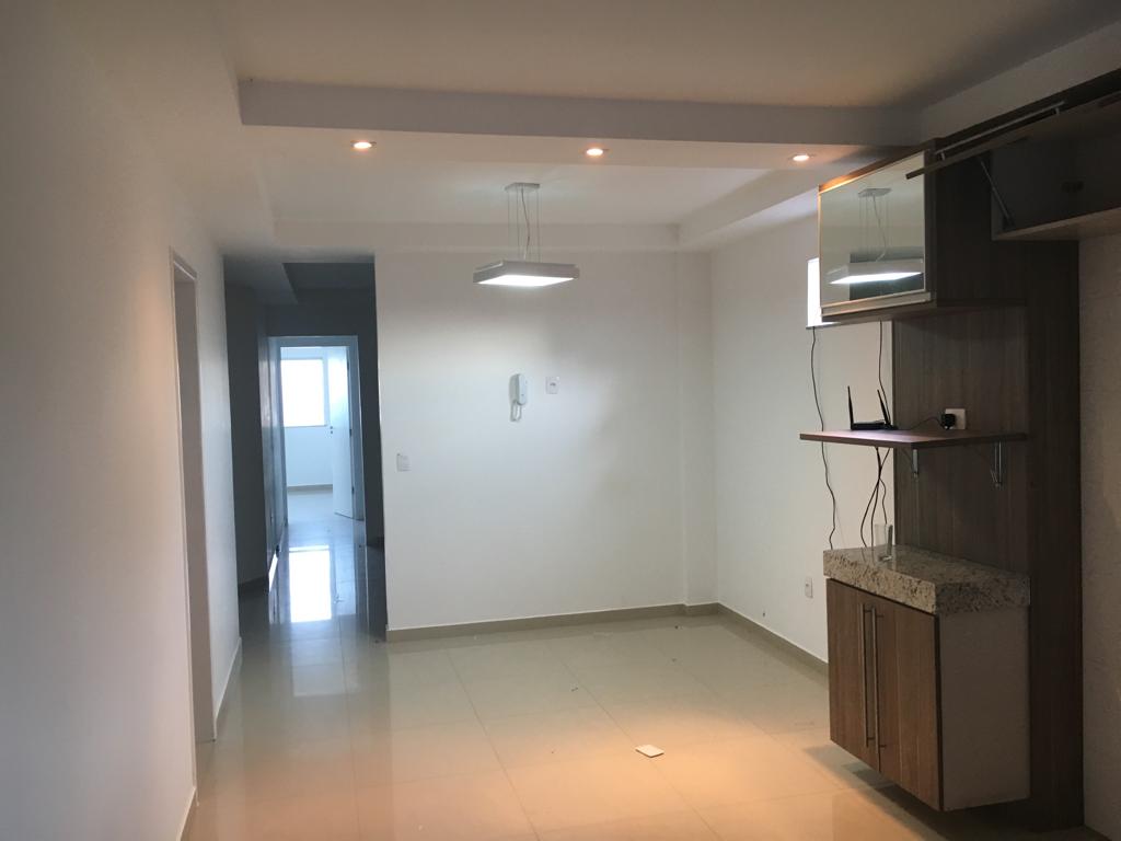 Aluga apartamento no Centro (sem garagem)