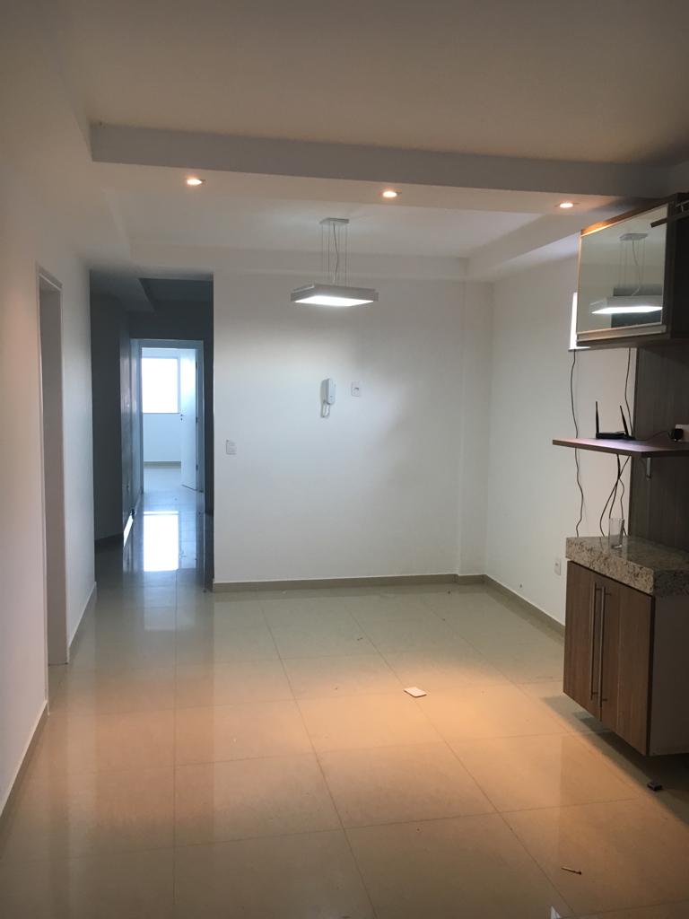 Aluga apartamento no Centro (sem garagem)