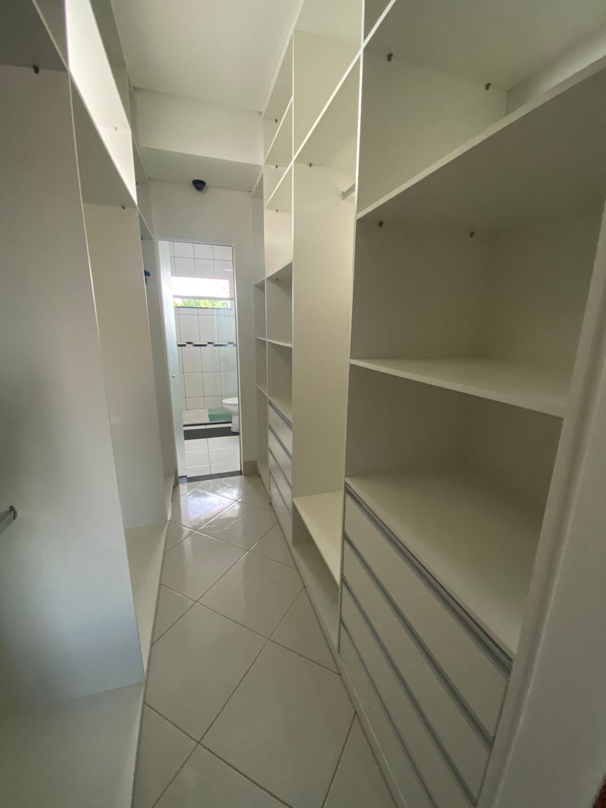 Vende Linda Casa Mobiliada no Dinah Borges