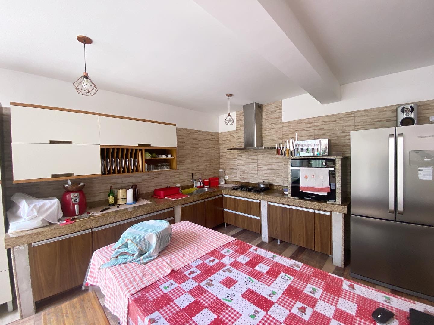 Vende linda casa ampla na Urbis I