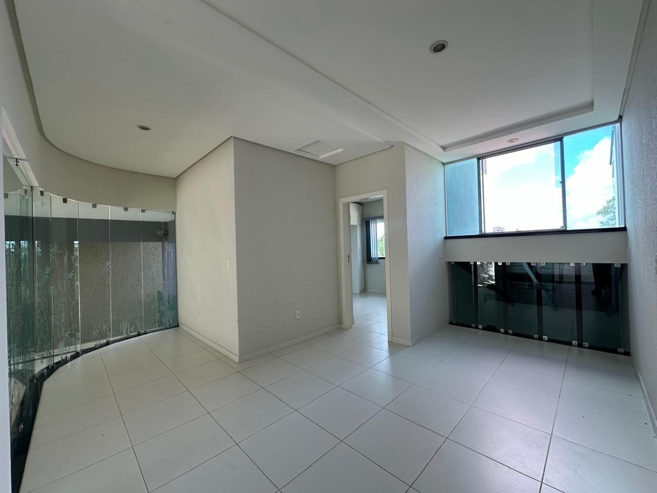 Vende Casa Ampla no Condomínio Jardins de Eunápolis