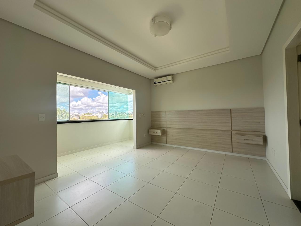 Vende Casa Ampla no Condomínio Jardins de Eunápolis