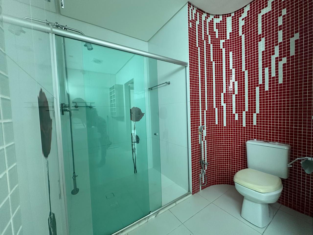 Vende Casa Ampla no Condomínio Jardins de Eunápolis
