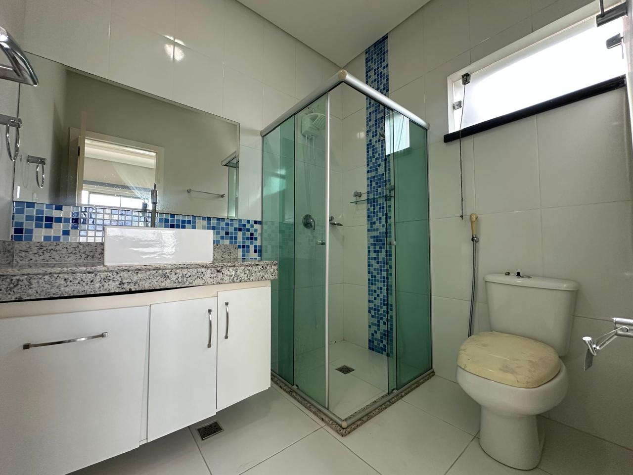Vende Casa Ampla no Condomínio Jardins de Eunápolis