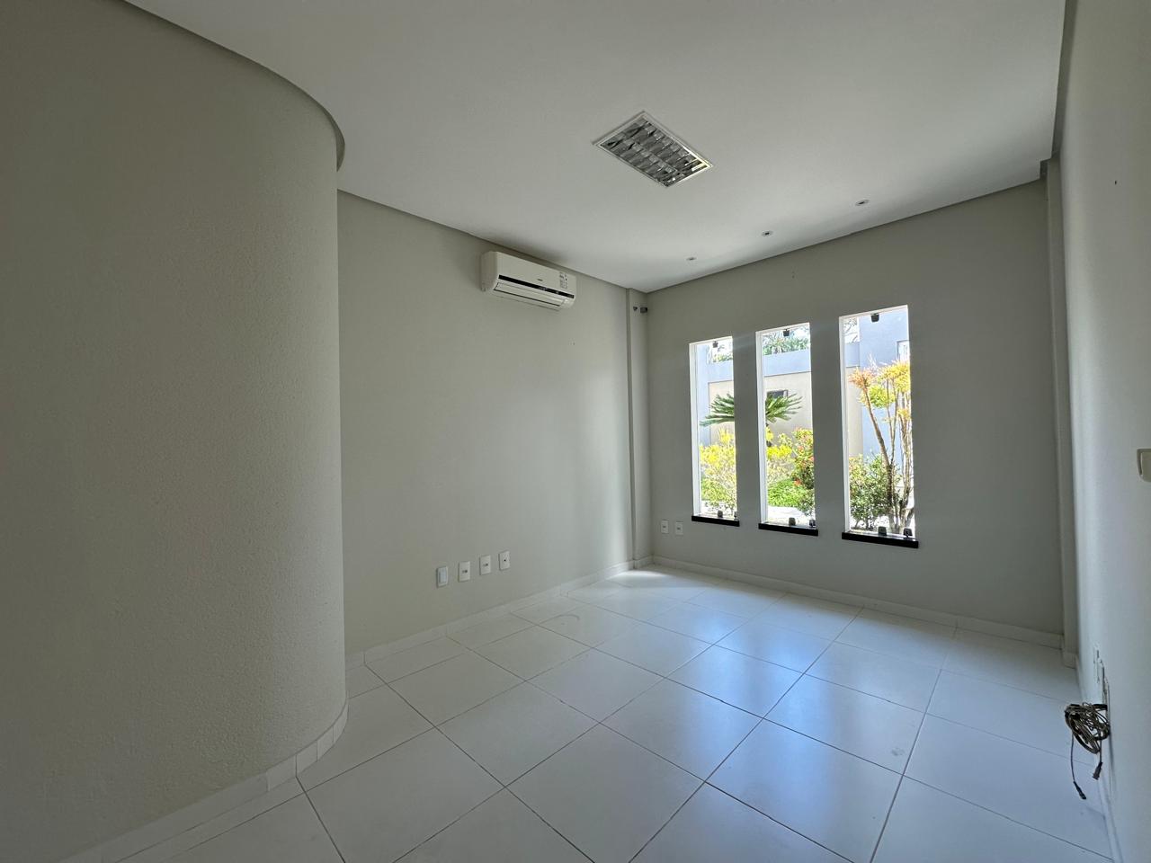 Vende Casa Ampla no Condomínio Jardins de Eunápolis
