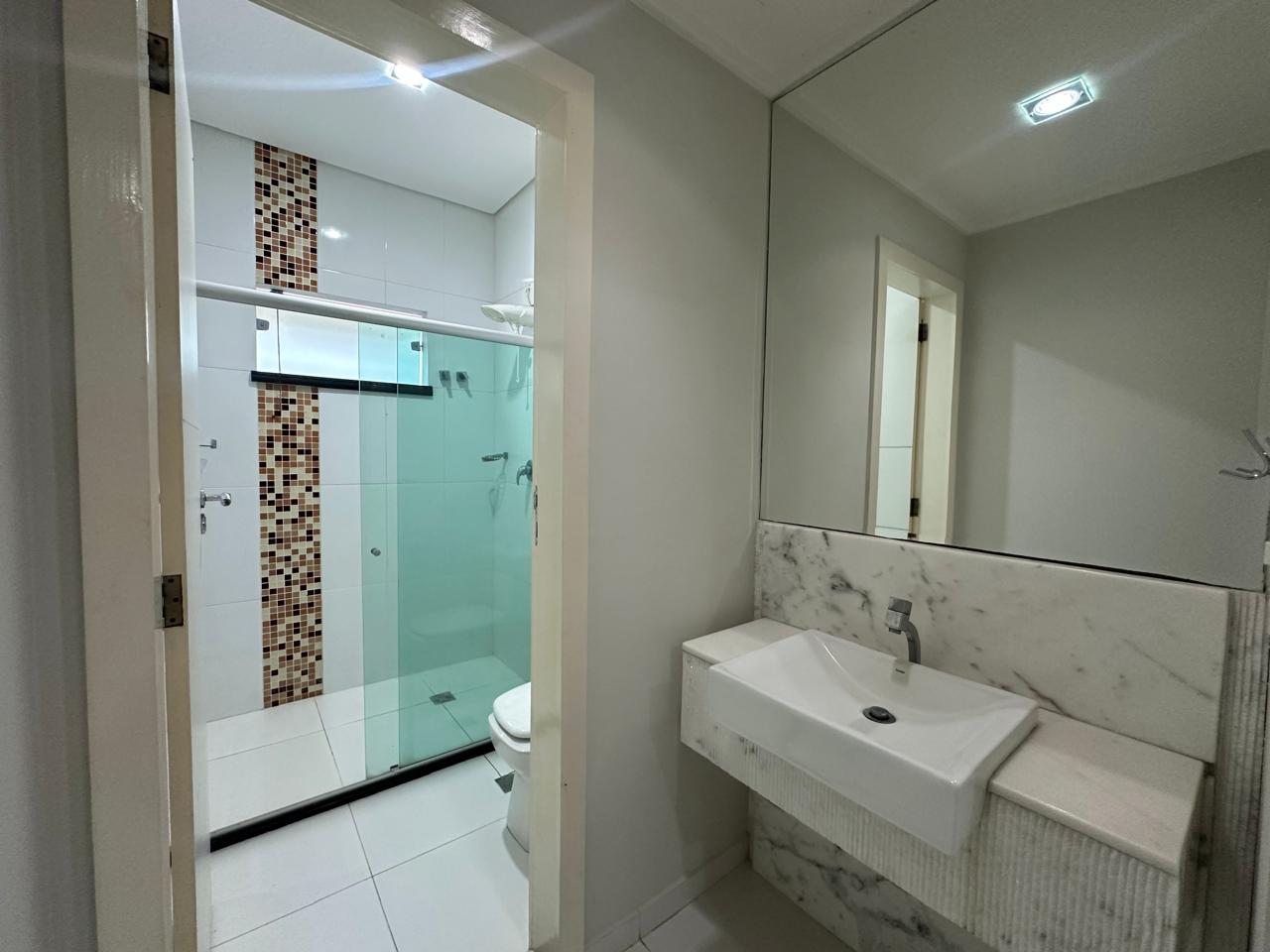 Vende Casa Ampla no Condomínio Jardins de Eunápolis