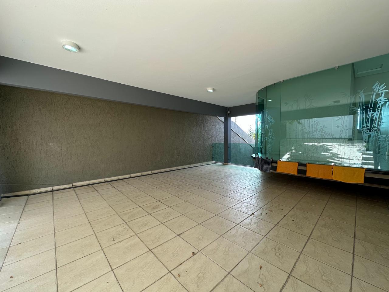 Vende Casa Ampla no Condomínio Jardins de Eunápolis